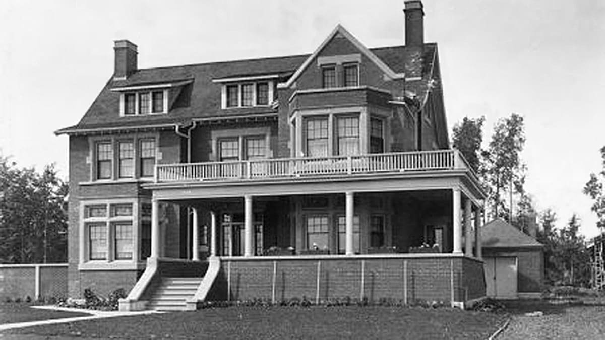 Cristall House